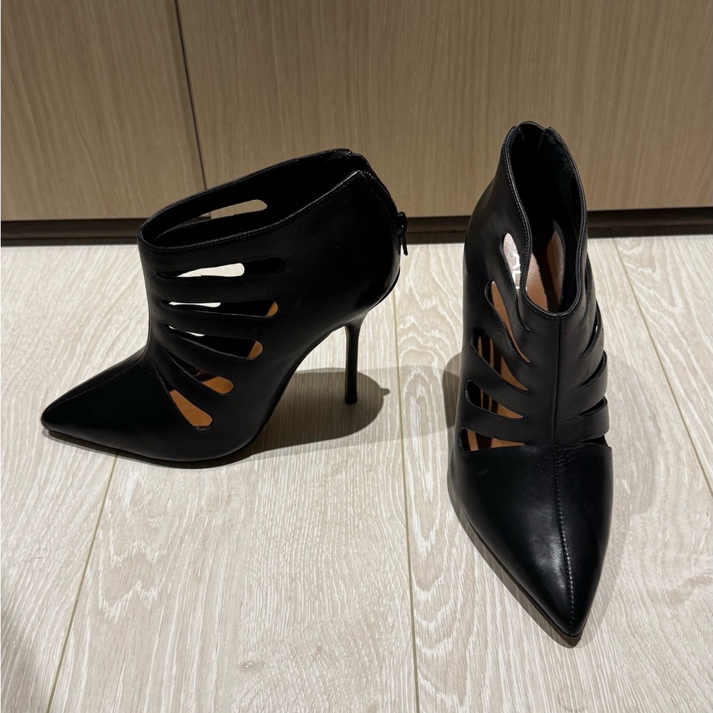 Aldo Black Leather Cutout Accent Pumps Size 6 (brand new)